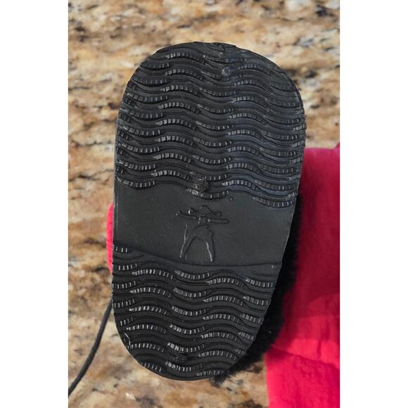 American Girl Doll DOGSLEDDING RED SNOWSUIT, HAT, GLOVES, BOOTS Pleasant Company - Picture 3 of 3